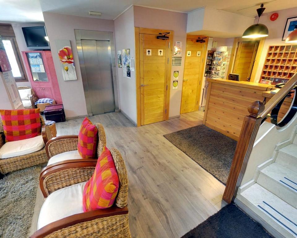Hotel Mila Енкамп Экстерьер фото